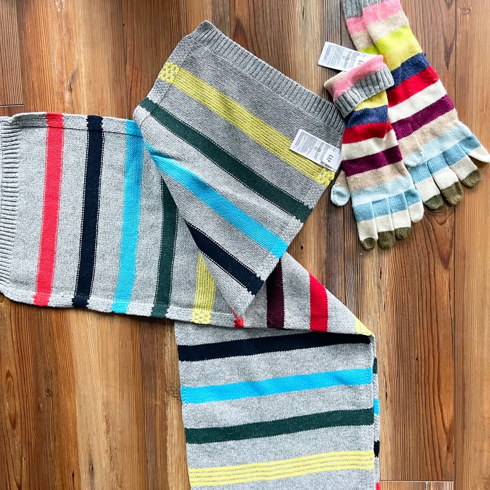 GAP gloves and scarf set! Only worn once!